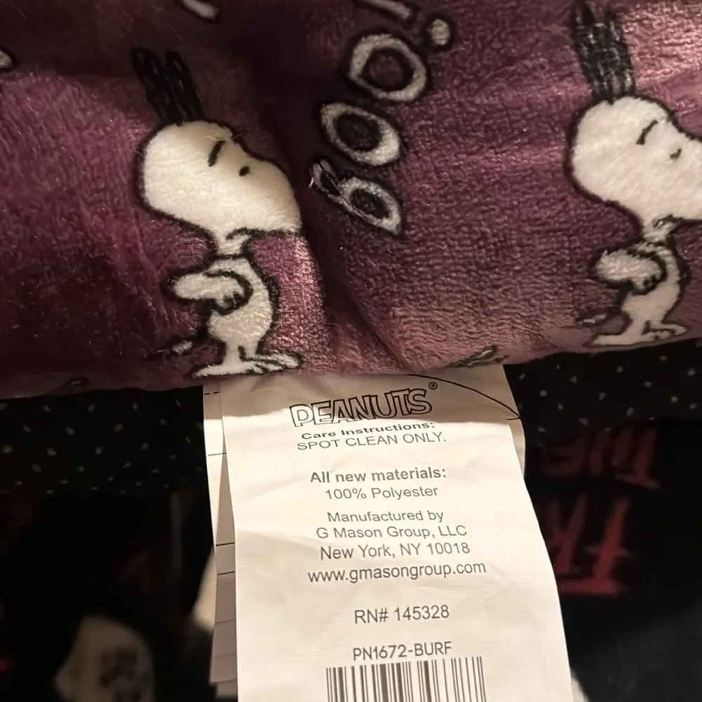 Peanuts snoopy Halloween themed limited edition cat bed